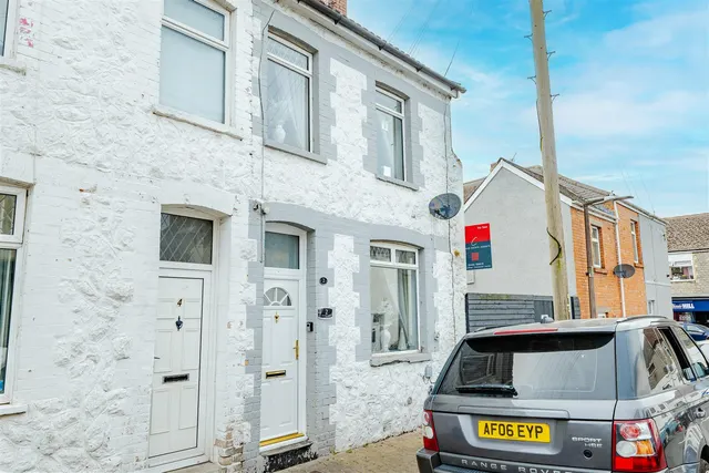 Llewellyn Street, Barry, CF63 1BZ, photo 1