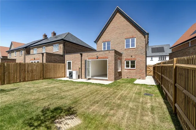 Angmering, BN16, photo 2