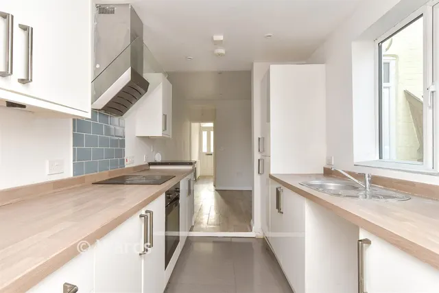 Longfellow Road, Gillingham, ME7, photo 2