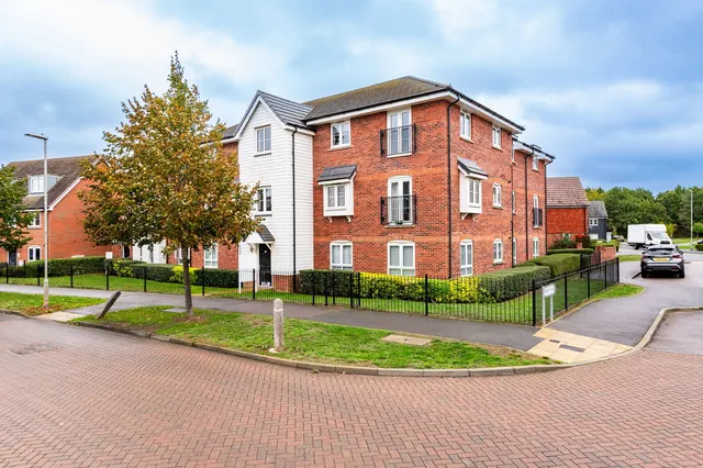 Edmett Way, Langley, photo 1