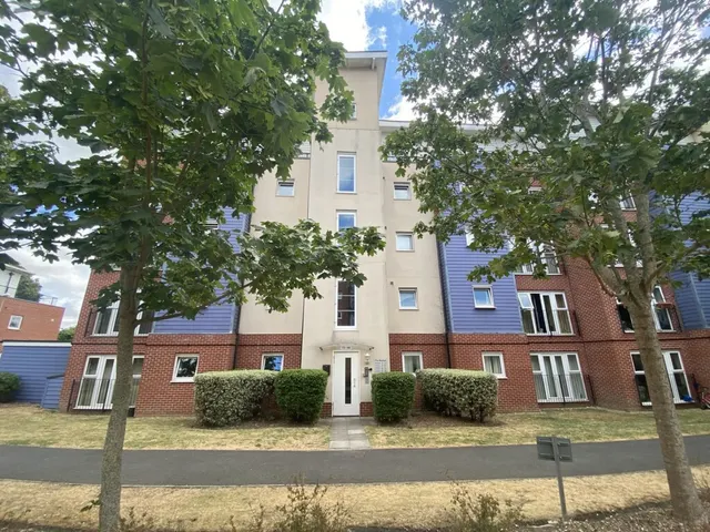 Alexander Court, SO50, photo 1