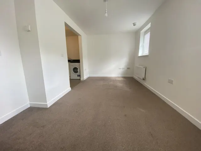 Alexander Court, SO50, photo 3