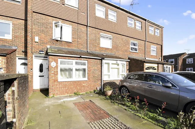 Photo 2 — Shaw Close, London