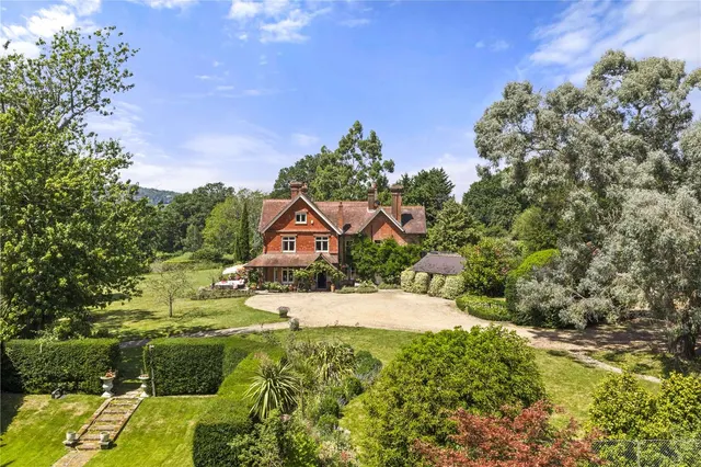 Barrihurst, Cranleigh, GU6, photo 1