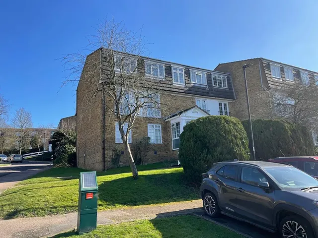 Crofton Way, Enfield, EN2, photo 1