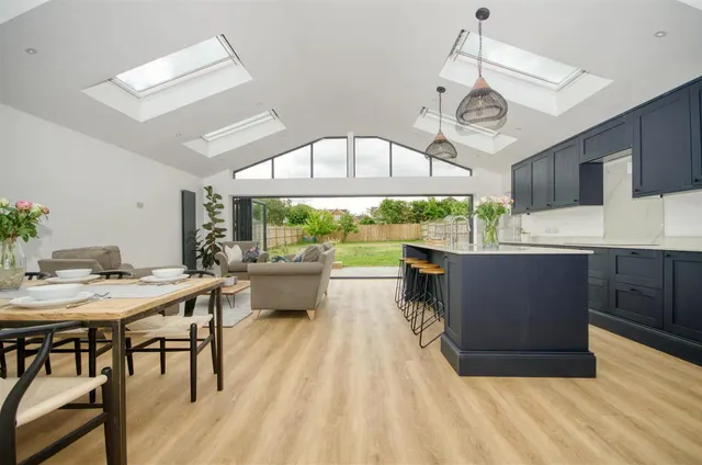 Photo 3 — Granada Road, Hedge End, Southampton, SO30 4AL