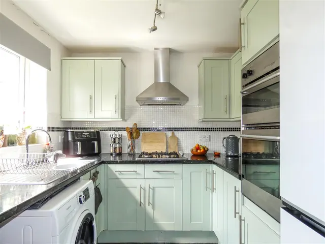 Dawtrey Close, Rustington, photo 3