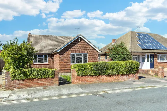 3 bedroom house, Marconi Road, Northfleet, DA11