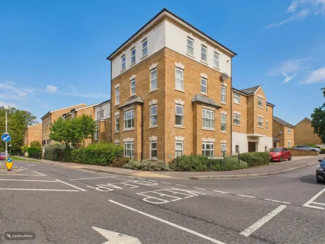 Parsonage Road, Horsham, photo 1