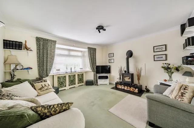 Briarwood Road, Woking, GU21, photo 3