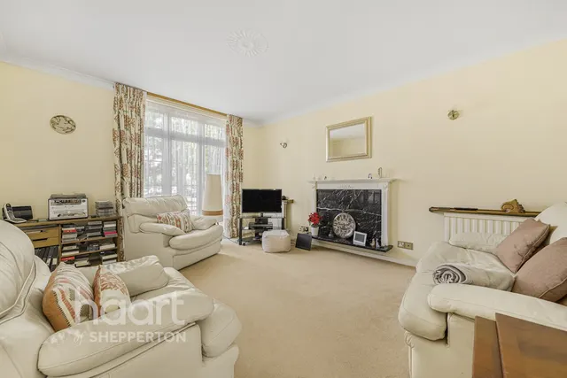 Mulberry Trees, Shepperton, TW17, photo 2