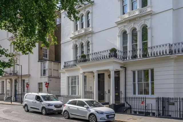 Photo 2 — No. 18 Porchester Gardens, Bayswater, London, W2 4DF
