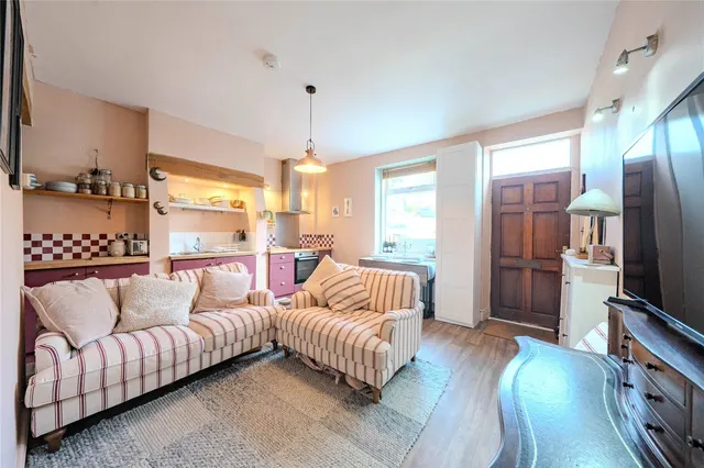 Low Bank Street, Farsley, LS28, photo 3