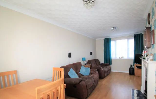 Photo 3 — Masefield Road, Dartford