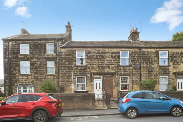 Henshaw Lane, Yeadon, Leeds, photo 1
