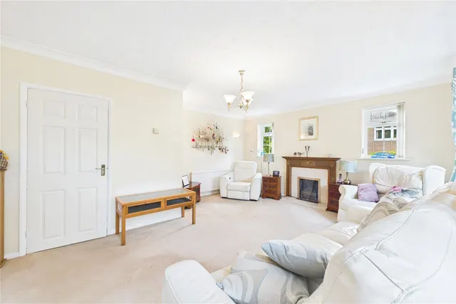 Lyndhurst Close, Horsell, GU21, photo 3