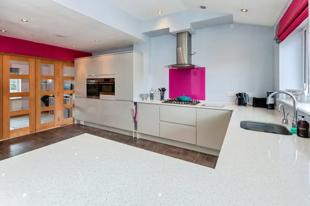 Eton Wick Road, Windsor, SL4, photo 2