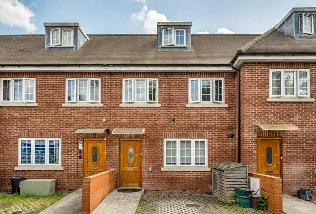 Risley Close, Morden, SM4 5DS, photo 1