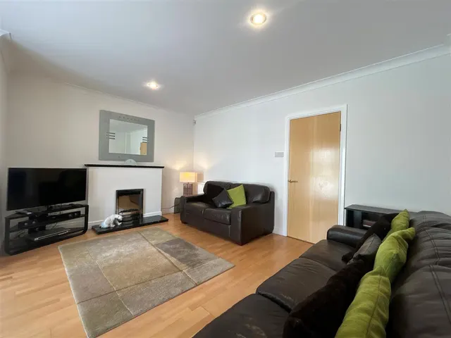 Waterford Place, Heald Green, photo 3
