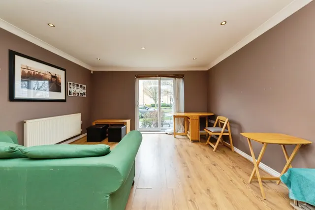 Photo 2 — Eddington Crescent, Welwyn Garden City