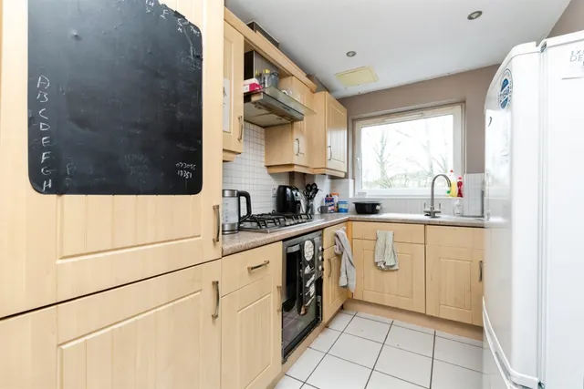 Photo 3 — Eddington Crescent, Welwyn Garden City