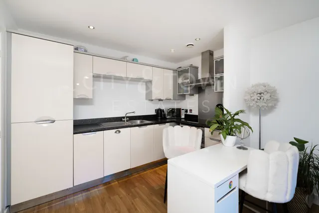 Photo 3 — Fenton House, Harry Zeital Way, Clapton, E5