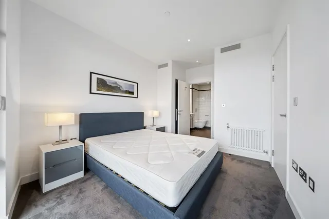Photo 3 — Flat , Bridgewater House, Lookout Lane, London