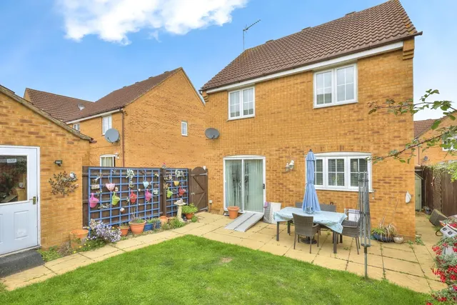 Photo 3 — Landseer Close, WELLINGBOROUGH, Northamptonshire, NN8
