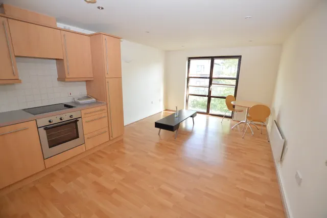 Photo 3 — Queens View, Nr City Centre, S2 3RY