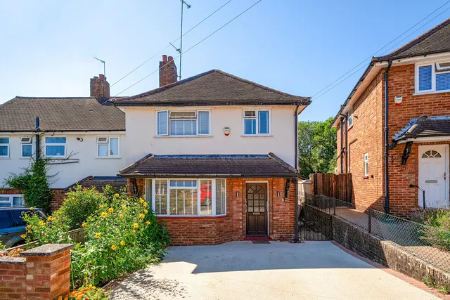 St. Marys Road, Harefield, UB9, photo 1