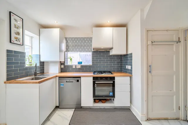 St. Marys Road, Harefield, UB9, photo 3
