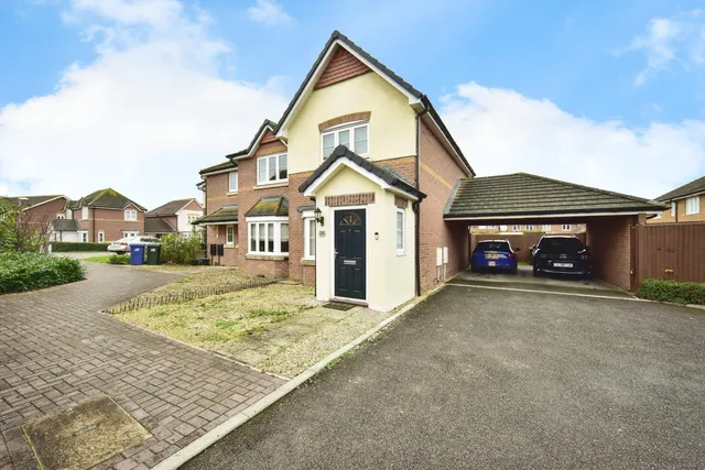 Crocus Avenue, Sheerness, ME12, photo 1