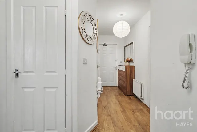 Taywood Road, Northolt, UB5, photo 3