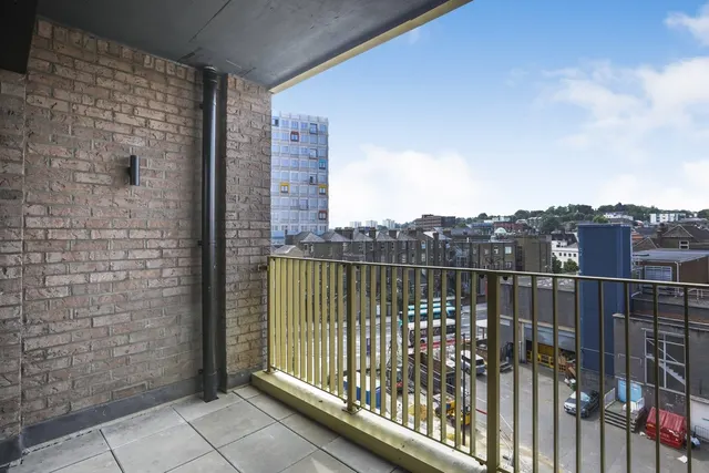 Photo 3 — 6 Medway Street, Strood, ME4