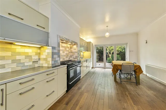 St. Marks Road, Teddington, TW11, photo 2