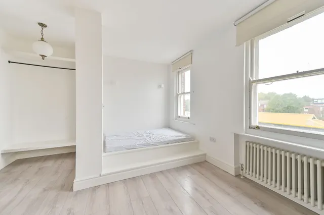 Flat 8, 20 Claremont Road, London, photo 1