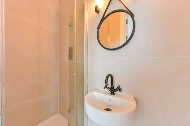 Photo 3 — Flat 8, 20 Claremont Road, London