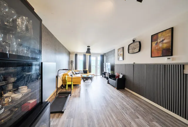 Photo 3 — Telegraph Avenue, London, NW9 4BA