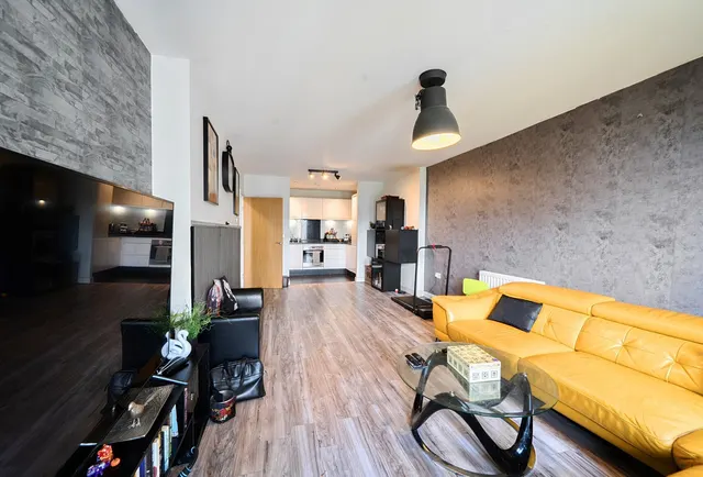 Telegraph Avenue, London, NW9 4BA, photo 1