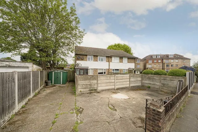 Littleton Road, Ashford, Surrey TW15, photo 1