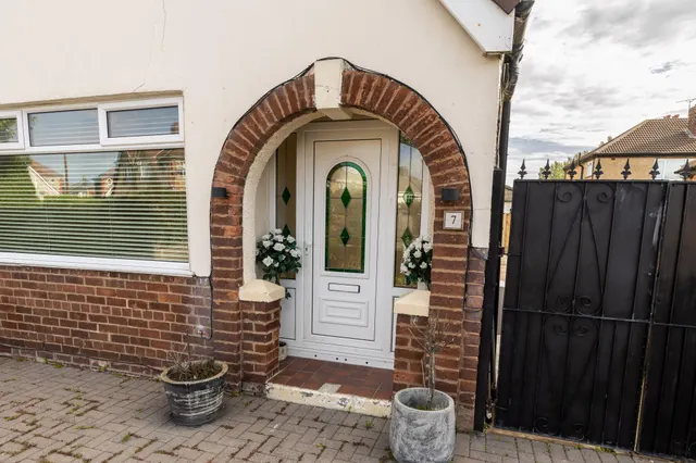 Beech Grove, Whitby, CH66, photo 2