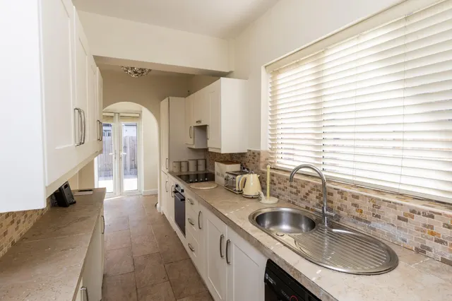 Beech Grove, Whitby, CH66, photo 3