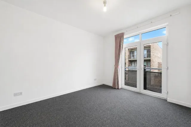 Redclyffe Road, London, E6, photo 3