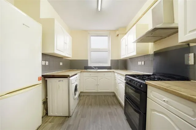 Redclyffe Road, London, E6, photo 2
