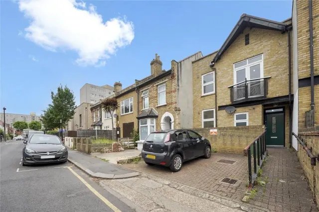 Redclyffe Road, London, E6, photo 1
