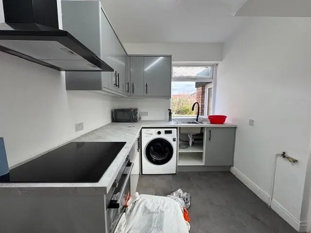 East Avenue, Heald Green, photo 3