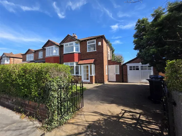 3 bedroom house, East Avenue, Heald Green