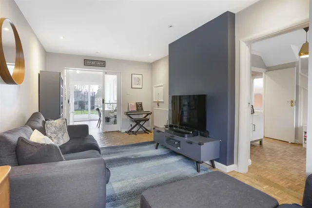 Photo 3 — Cheyham Gardens, Cheam, Sutton, SM2 7NH