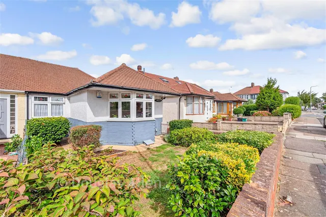 Strafford Avenue, Ilford, IG5, photo 1