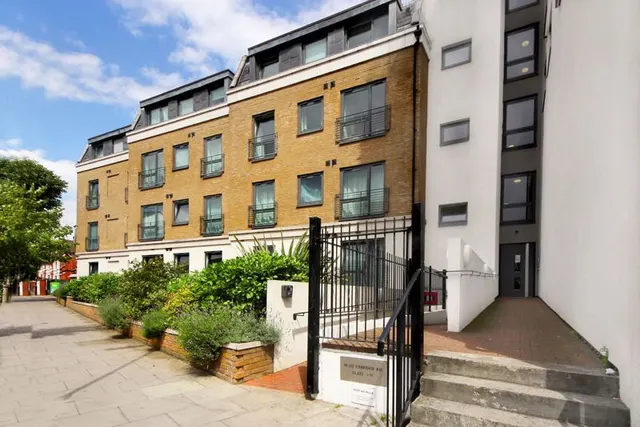 Uxbridge Road, London W13 8RB, photo 1